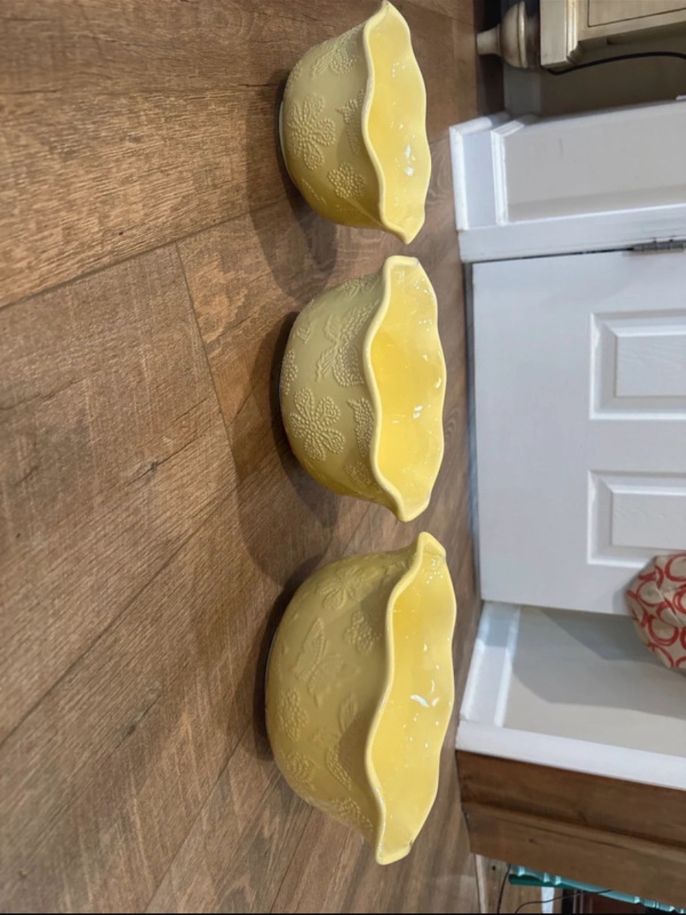 Temptations 3 piece tara buttercream mixing bowls 1/2/3 quart NWOT